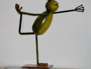 metal frog table figurine thumbnail