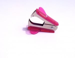 pink staple remover thumbnail