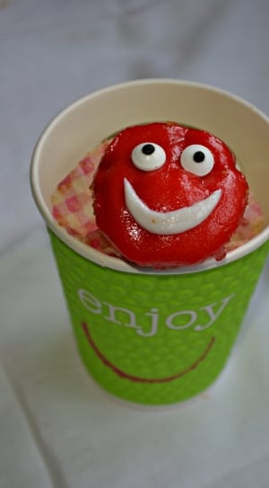 red and white smiley emoticon cupcake thumbnail
