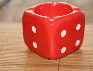 red and white dice themed  ashtray thumbnail
