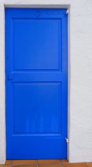 blue wooden door with horseshoe thumbnail