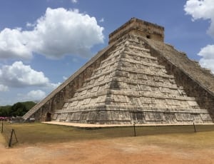 mayan pyramid of chichen itza in mexico thumbnail