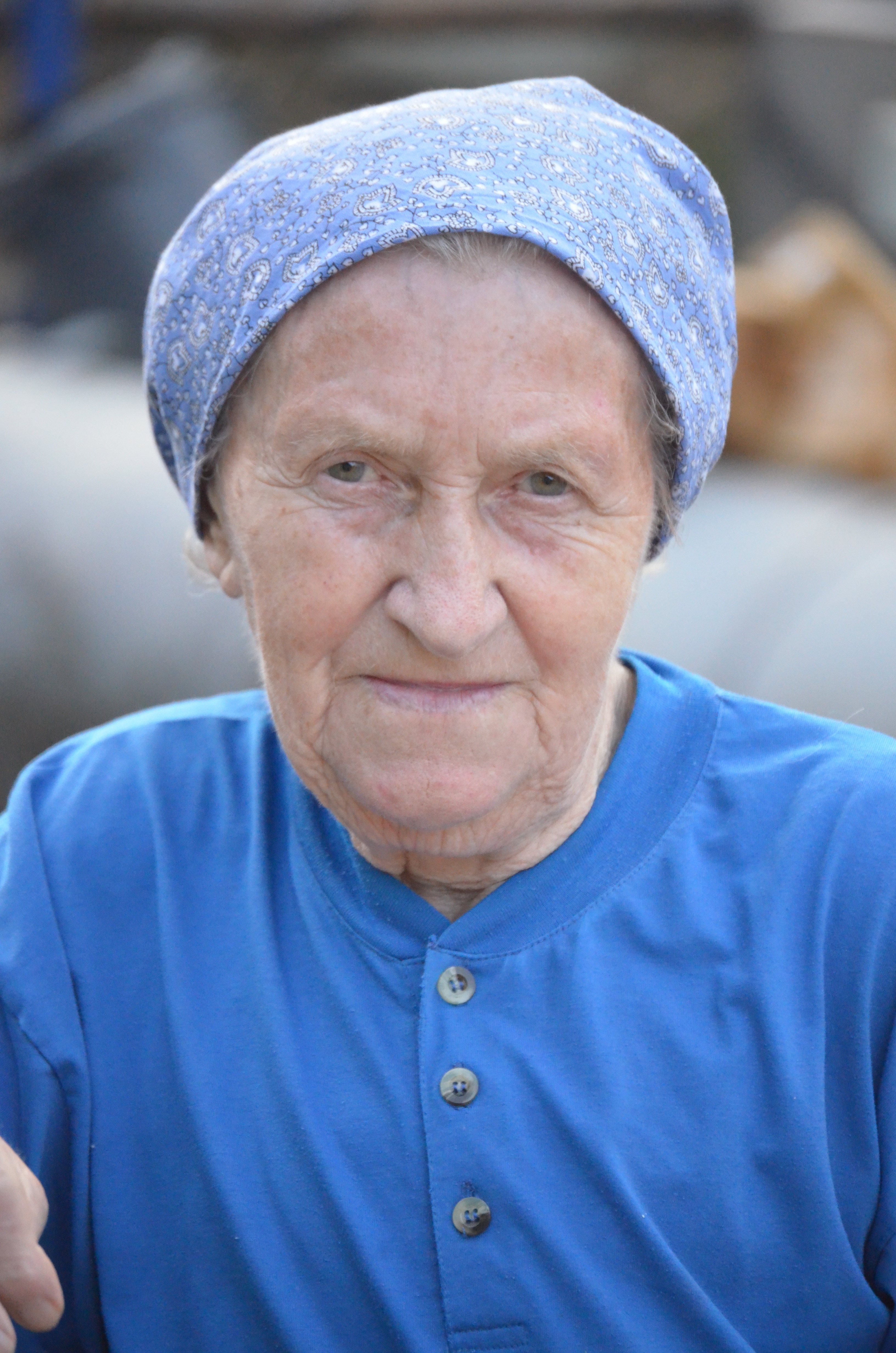 women's blue knit hat