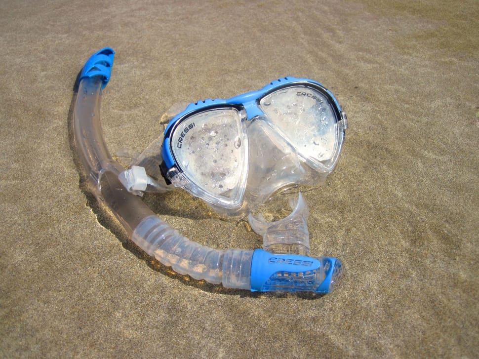 white and blue snorkel preview