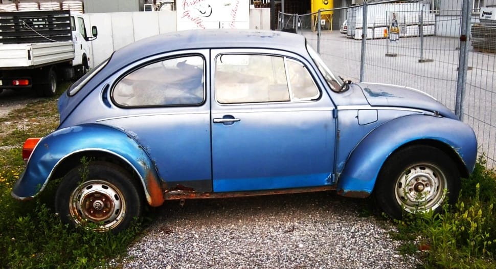 blue volkswagen beetle preview