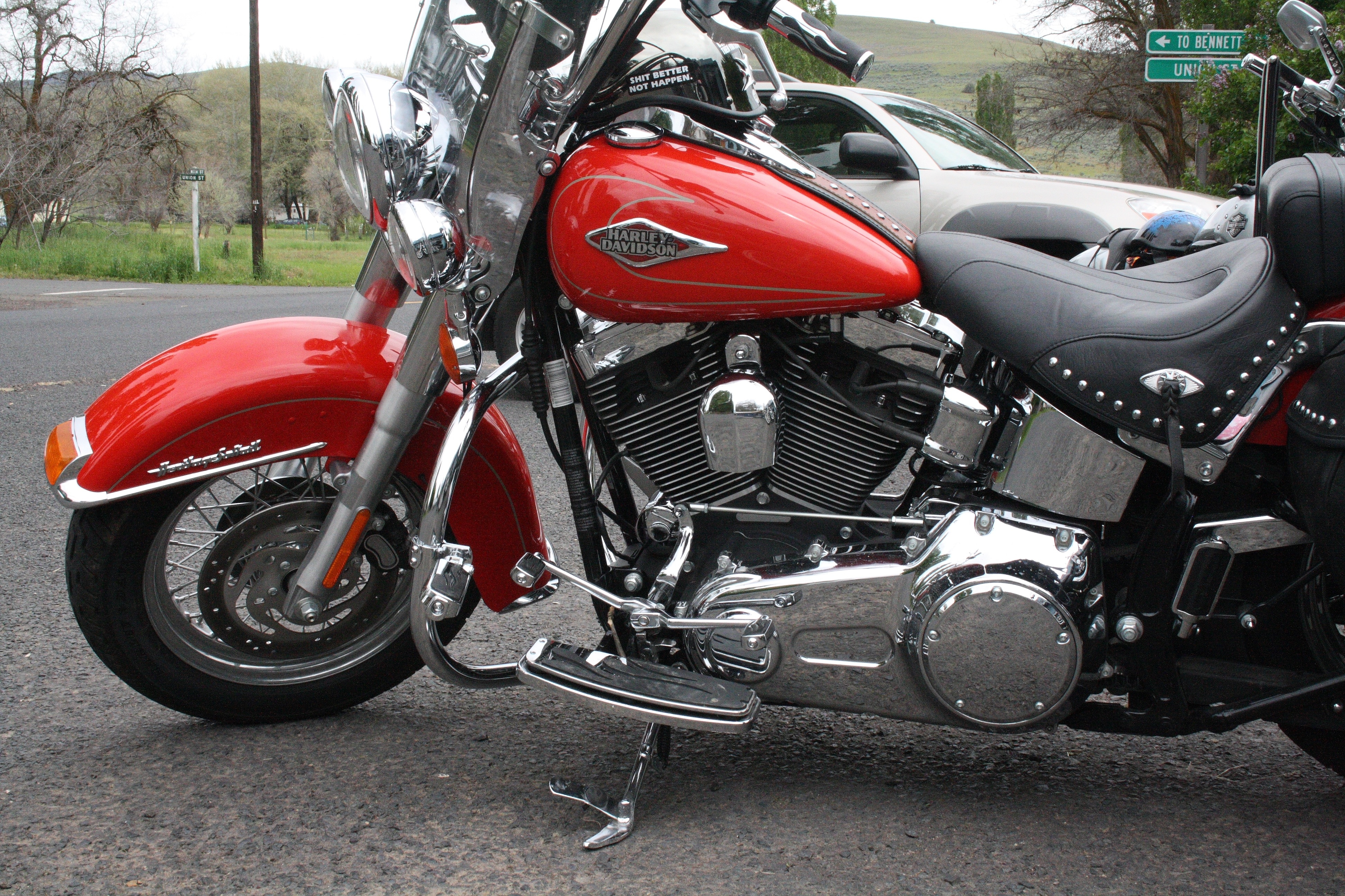 red and black harley davidson cruiser motorcycle