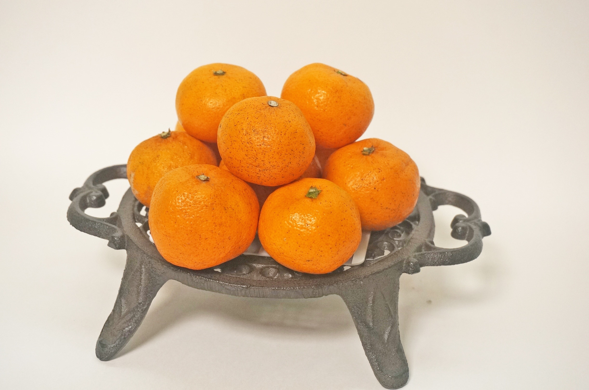 basket oranges