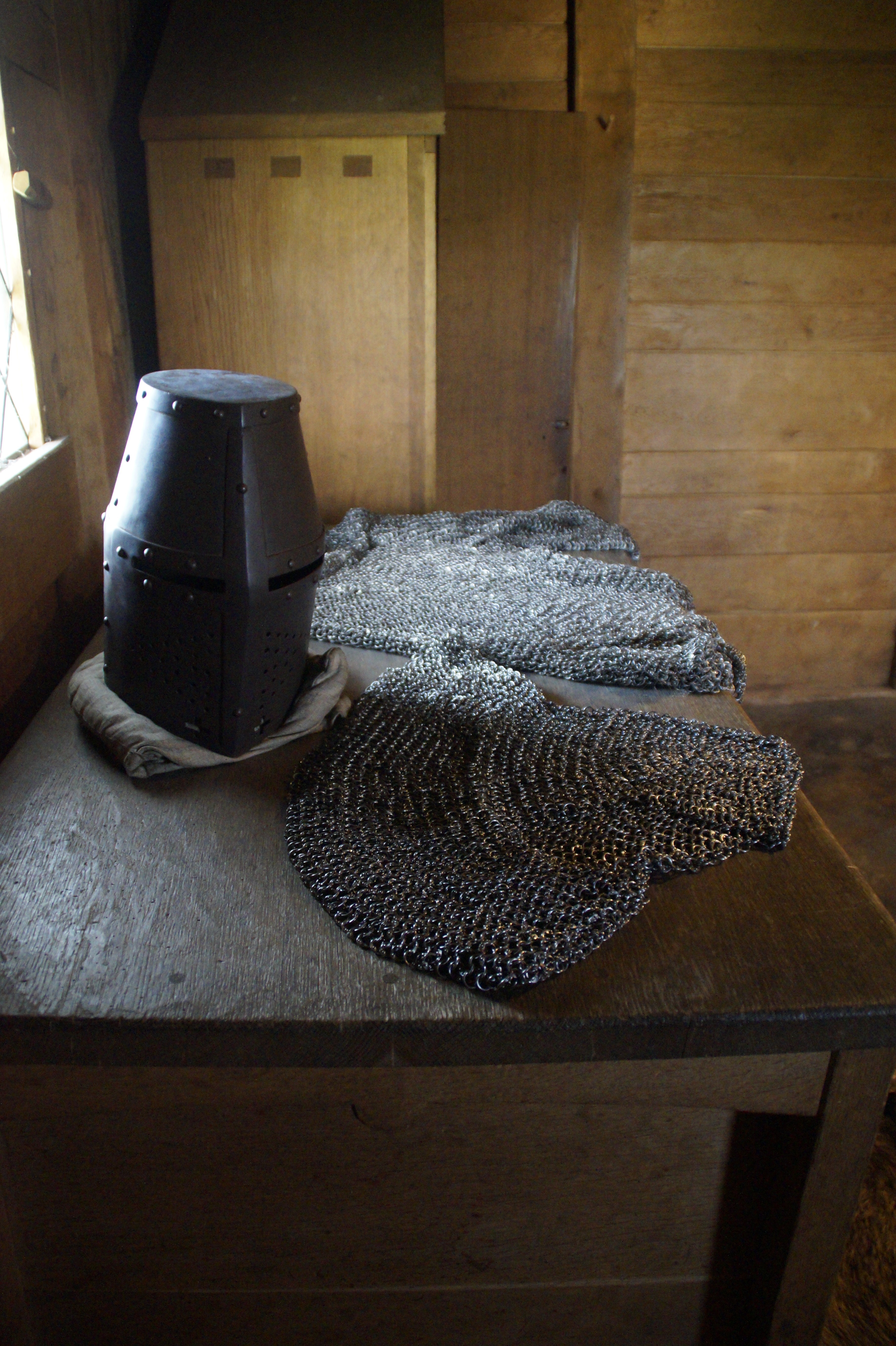 black speaker and grey textiel