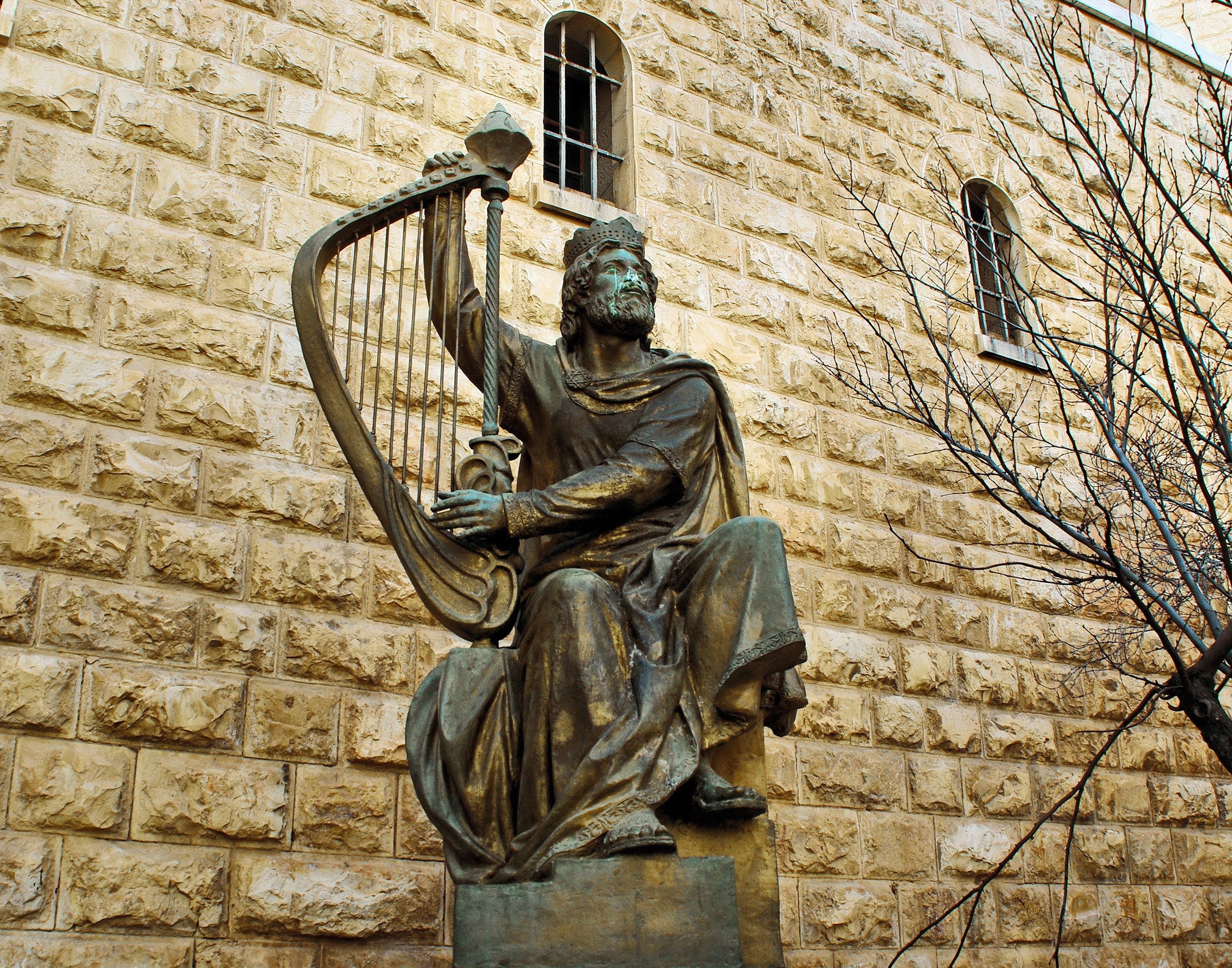 man with harp statue