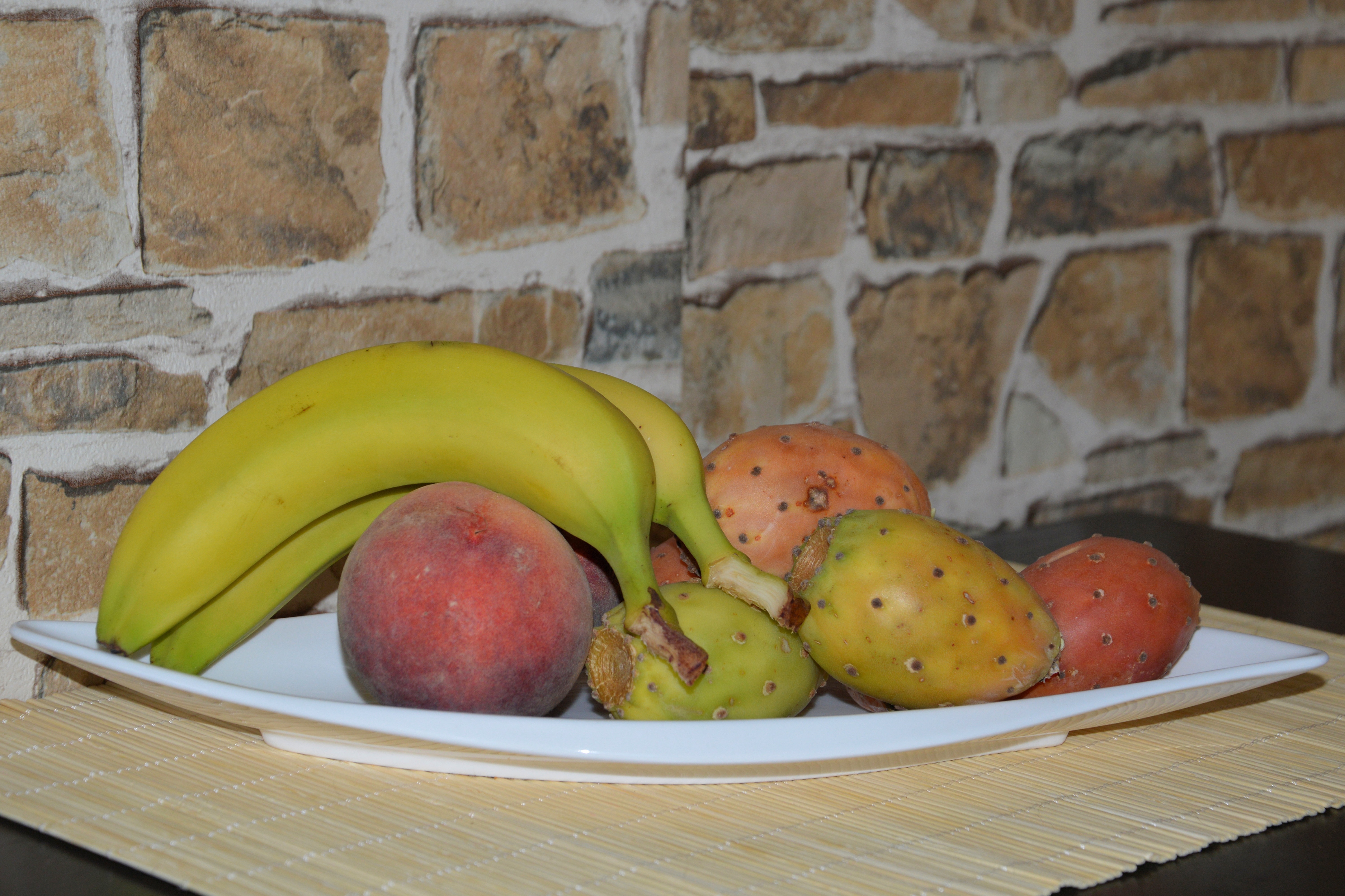 bananas and round fruits