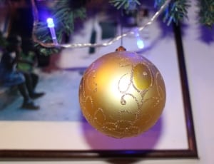 gold christmas bauble thumbnail