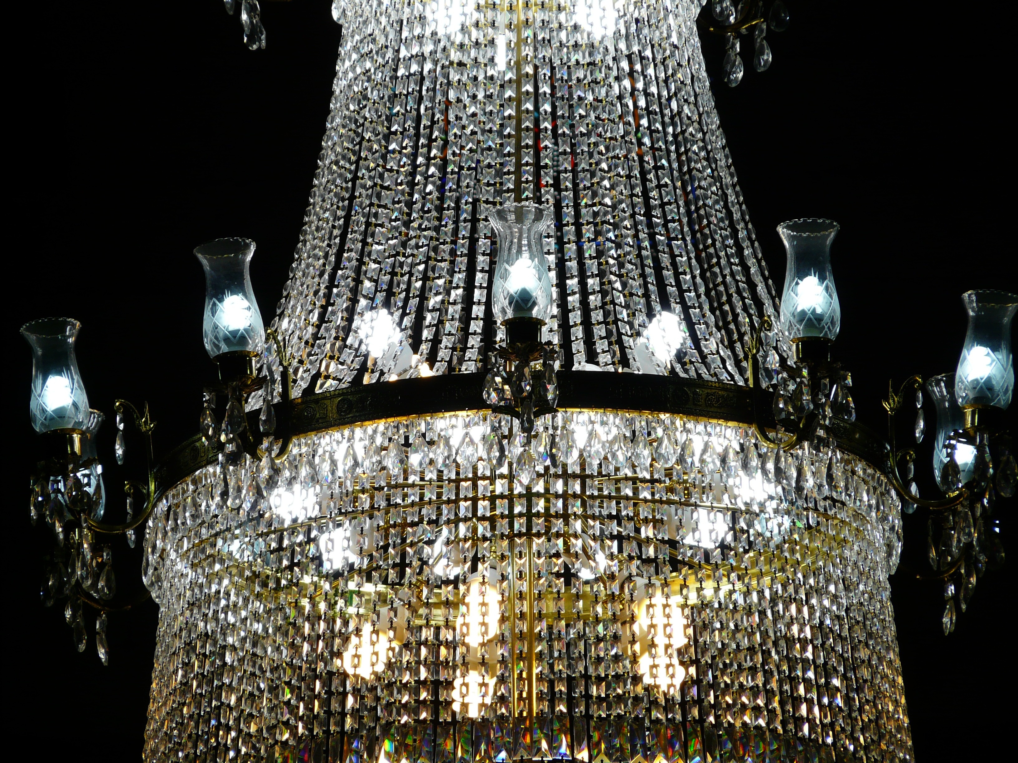 black and crystal chandelier lamp