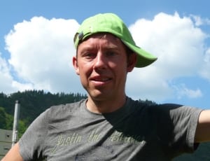 men's green cap and gray shirt thumbnail