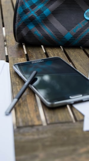black Samsung Galaxy note with stylus thumbnail
