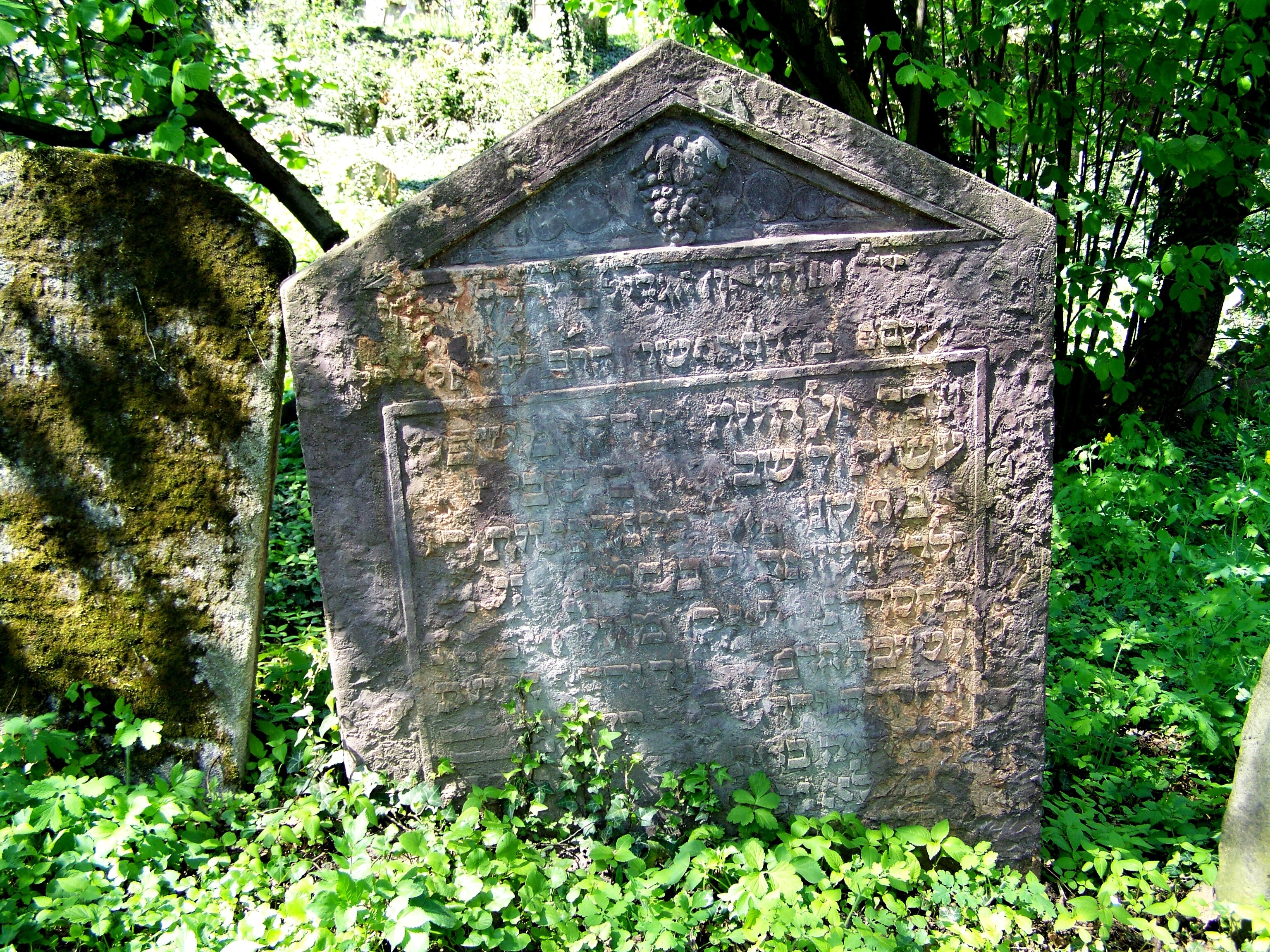gray tombstone