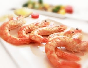 5 pieces cooked shrimps thumbnail