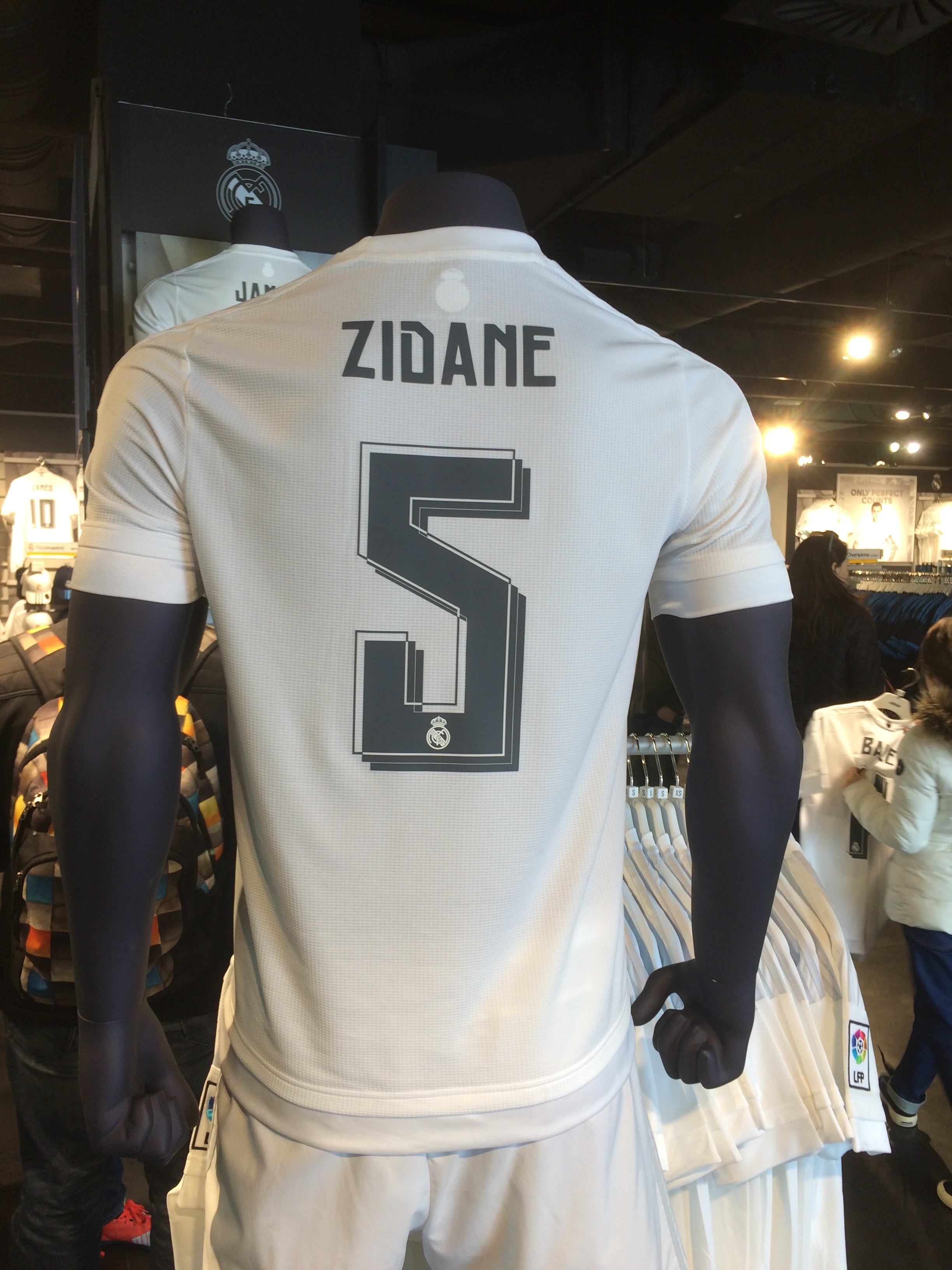 white and black zidane 5 jersey