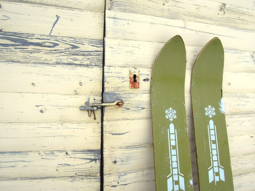 green snow skis preview