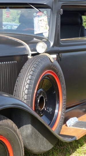 black classic car thumbnail