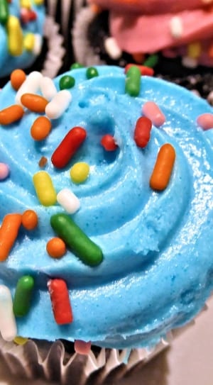 blue multicolored sprinkled cupcakes thumbnail