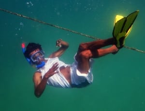 man diving photo thumbnail