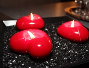 3 red heart tealight candles thumbnail
