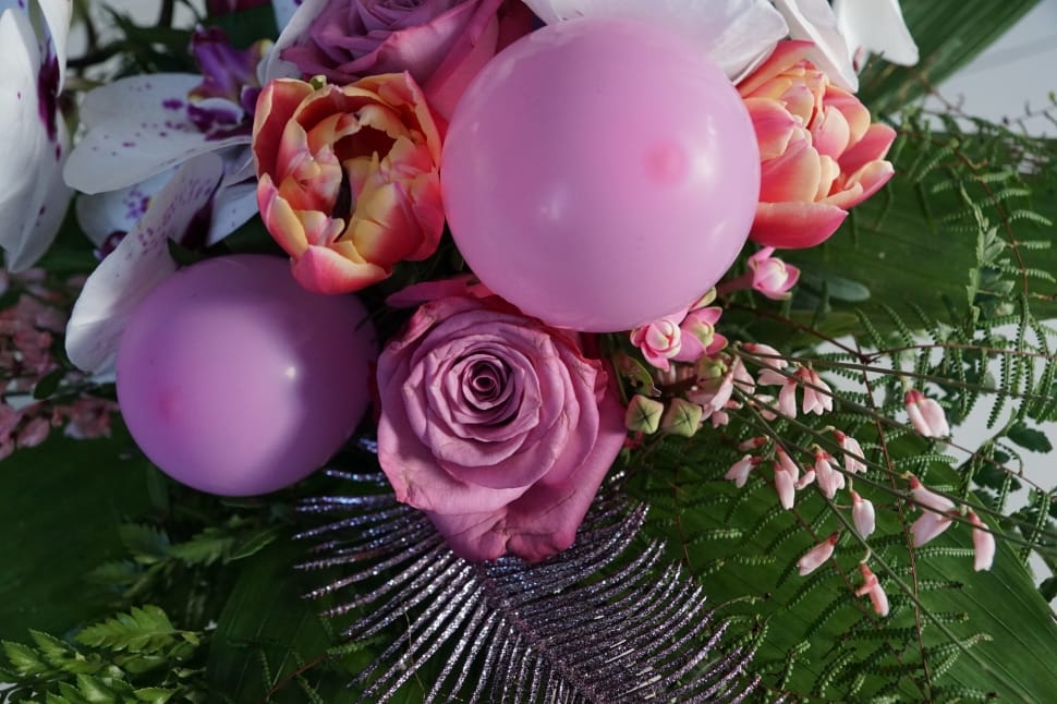 balloon and flower center piece preview