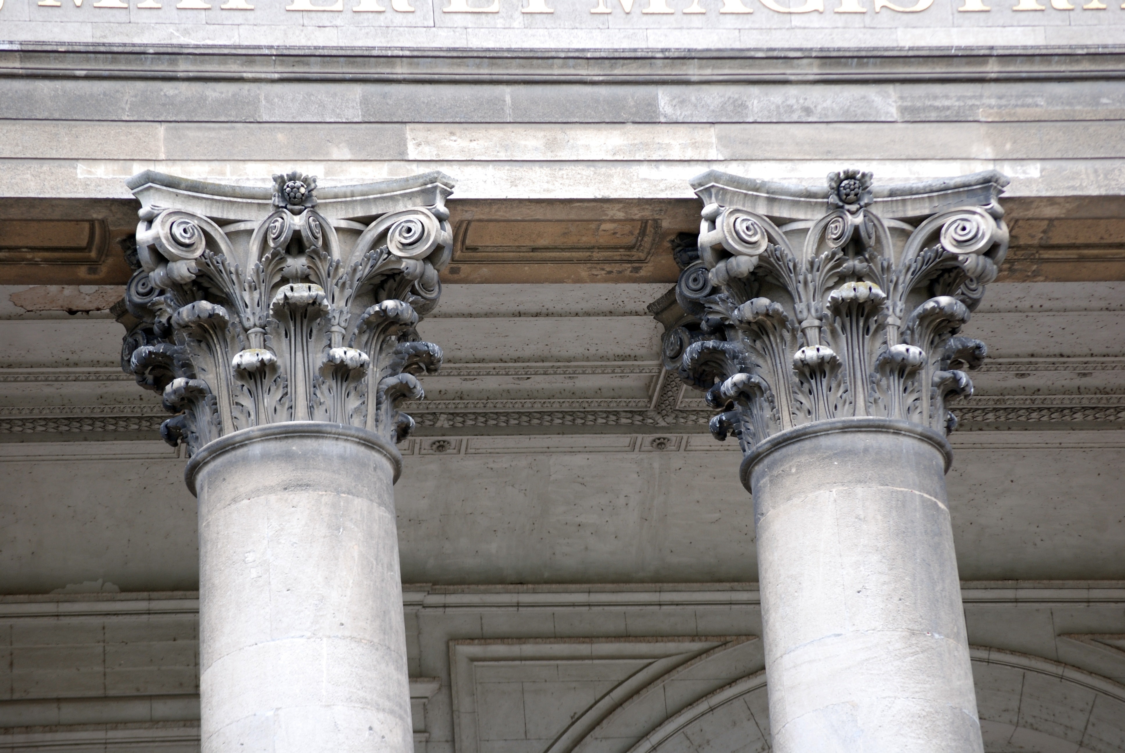 gray concrete pillars