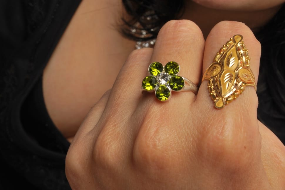 green cluster and gold ring preview