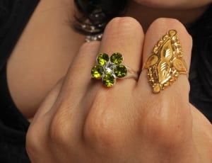 green cluster and gold ring thumbnail