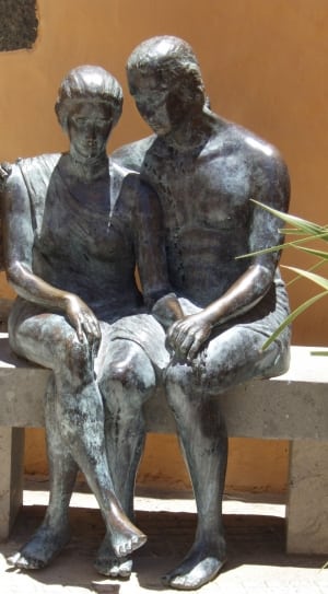 sitting man and woman statue thumbnail