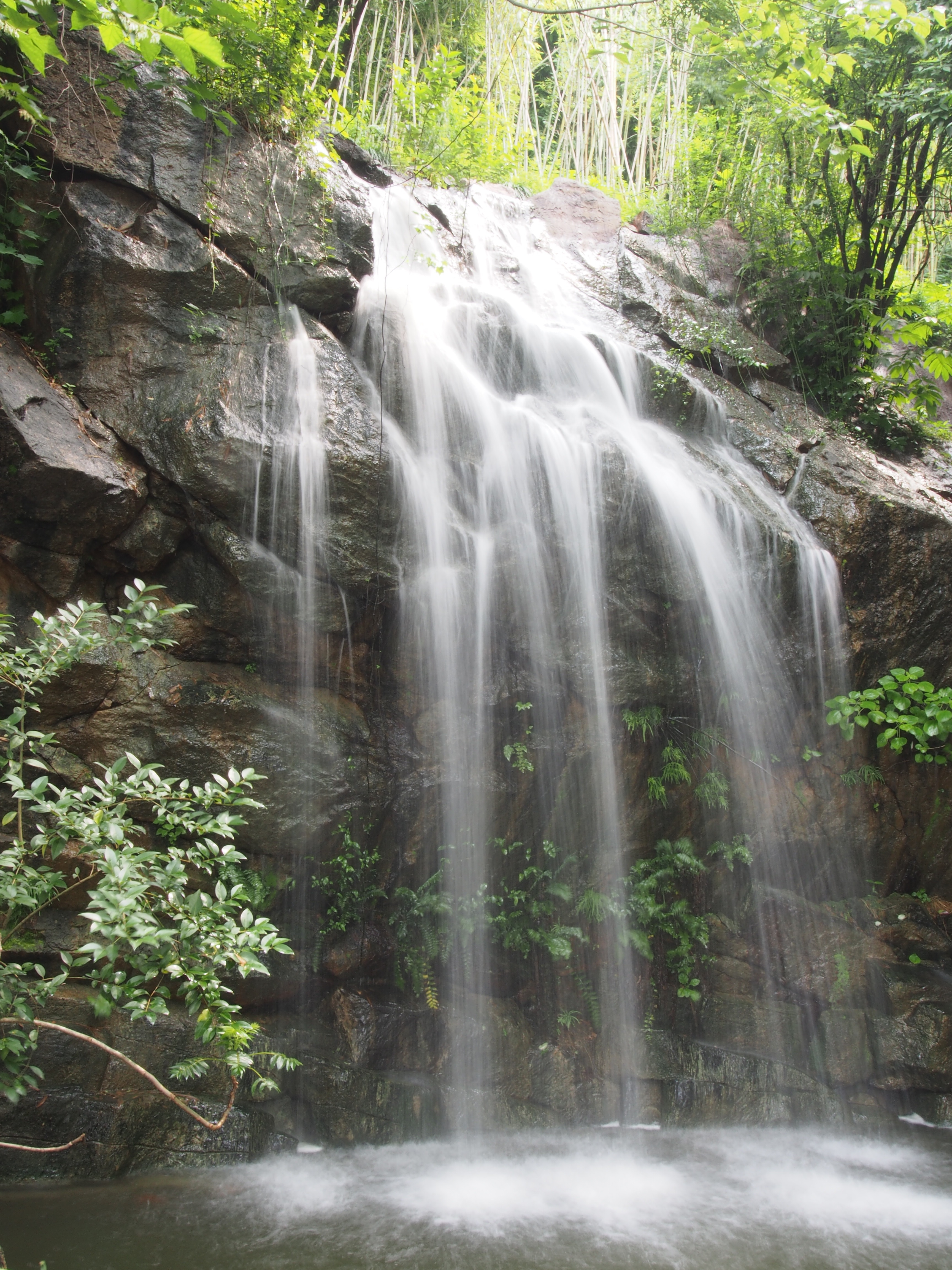 brown rock in waterfalls