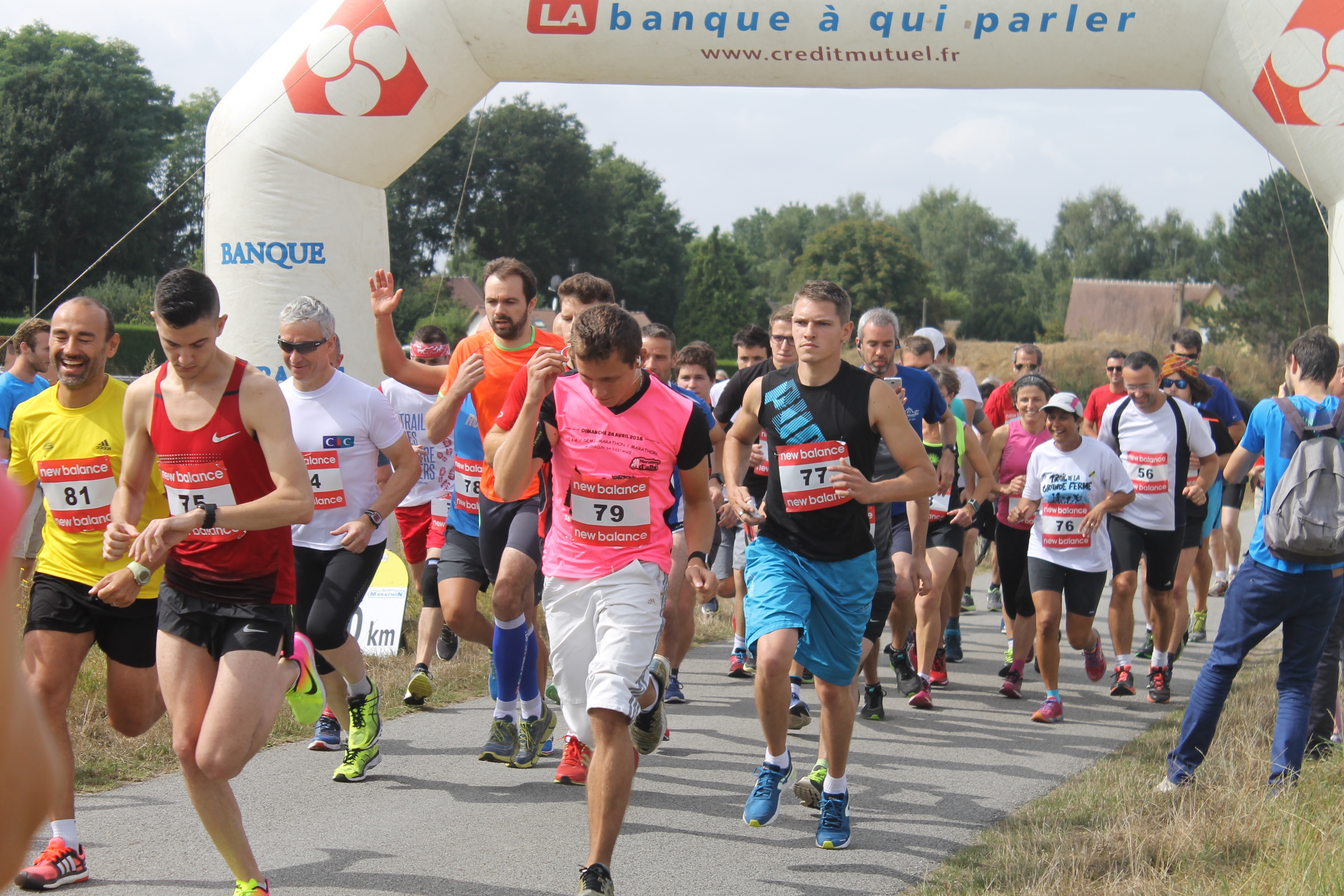 banque a qui parler inflatable marathon balloon