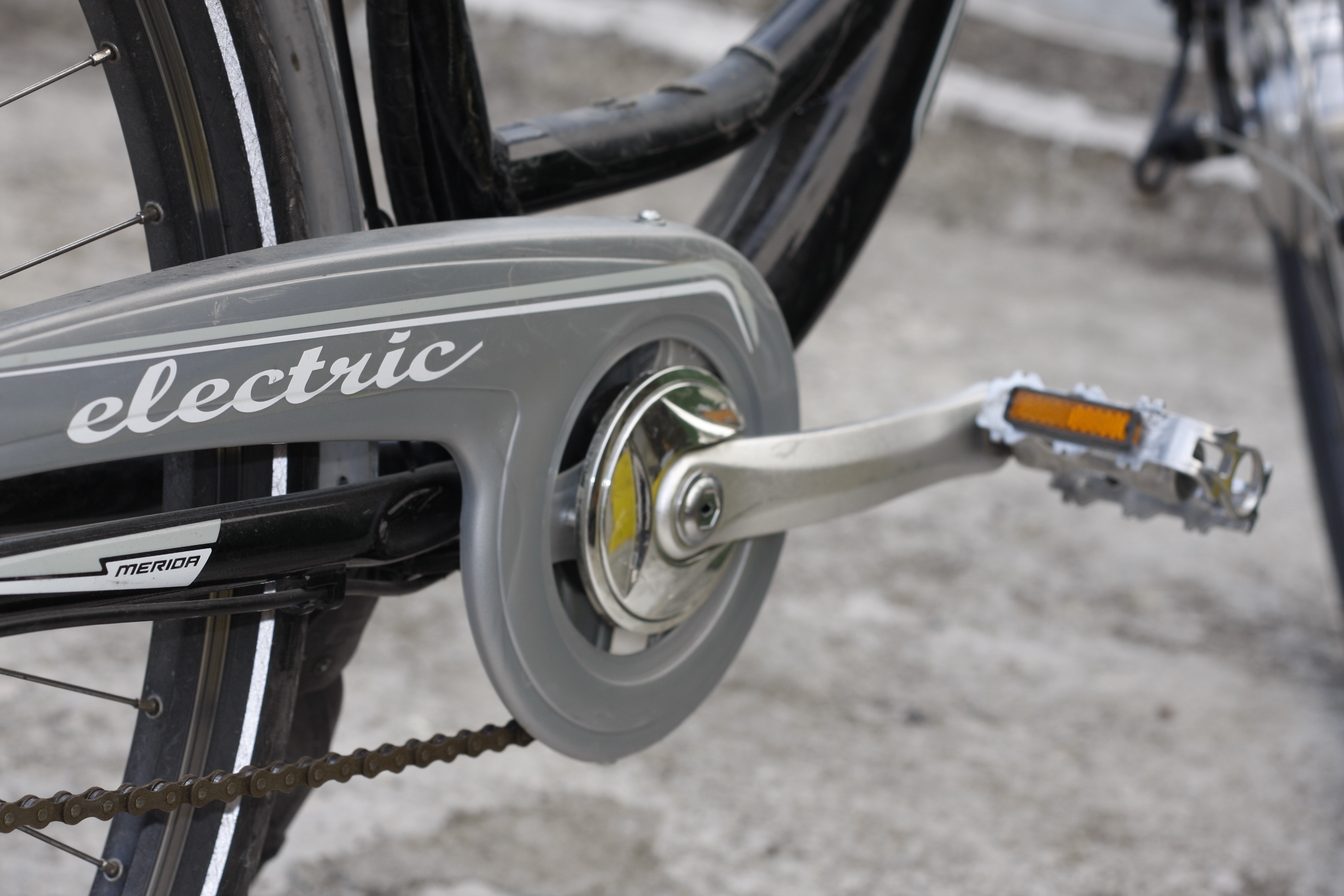 gray bicycle pedal
