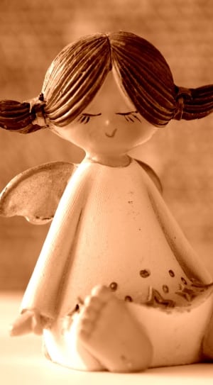 female ceramic figurine thumbnail