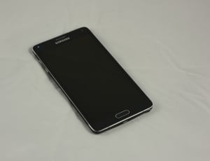 black samsung android smartphone thumbnail