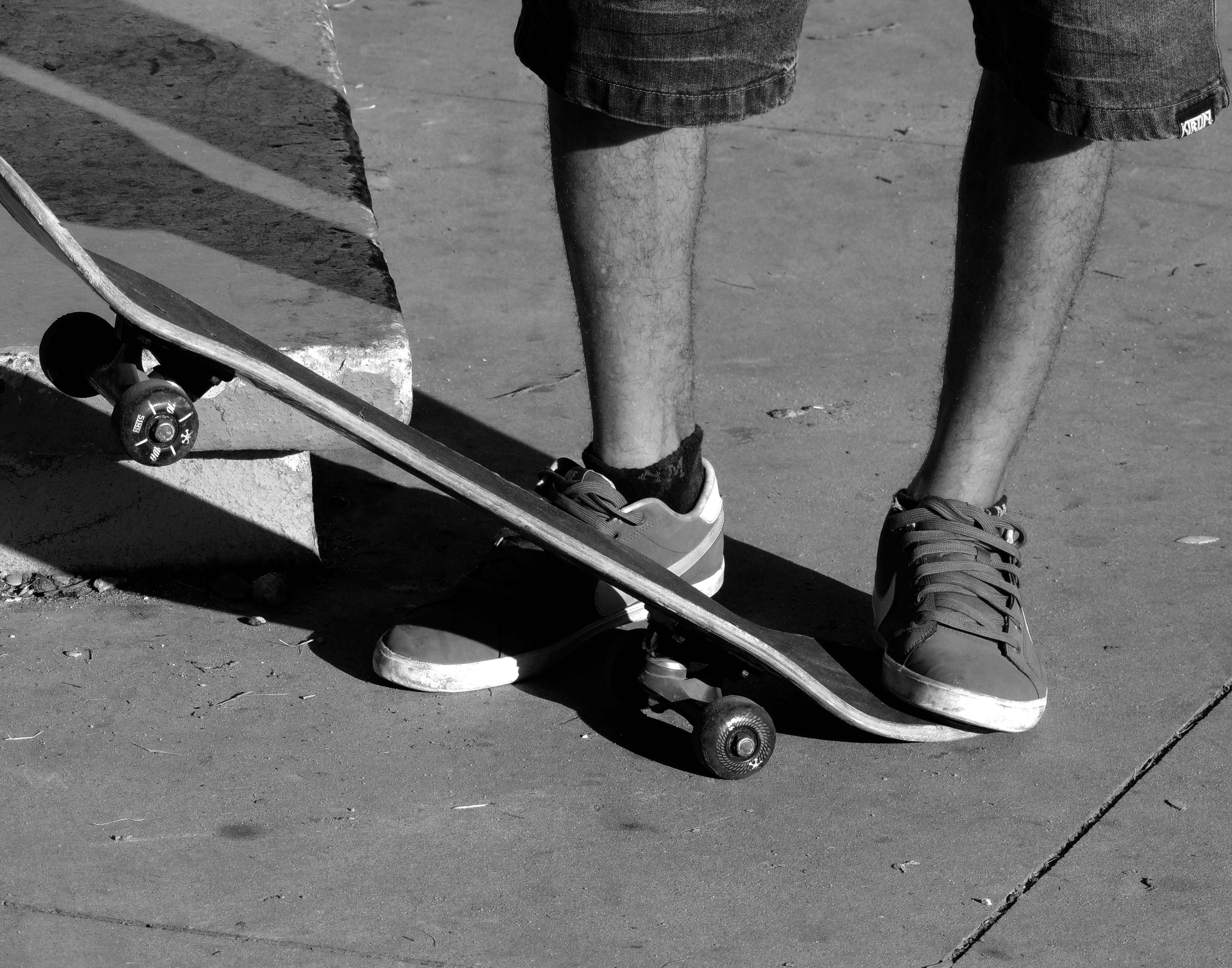 black skateboad