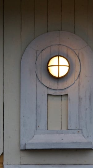 white wooden arch frame with lamp thumbnail