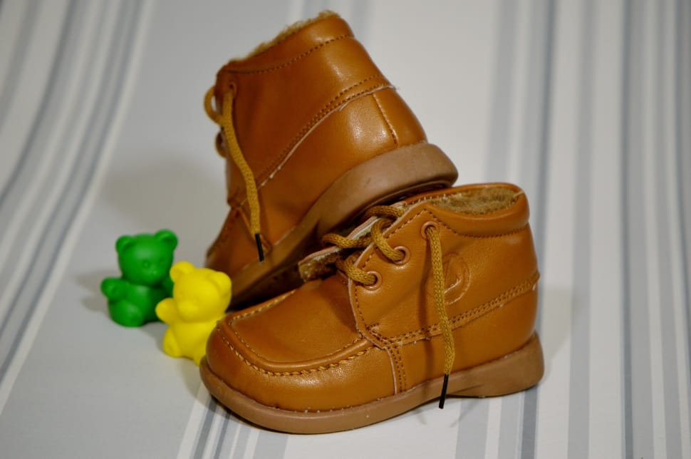 toddler's brown leather shoes preview