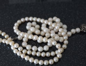 pearl beaded necklace thumbnail