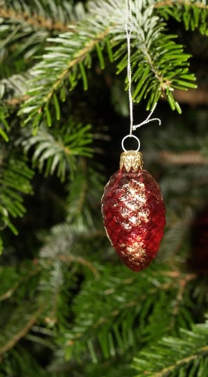 red oval holiday tree decor thumbnail