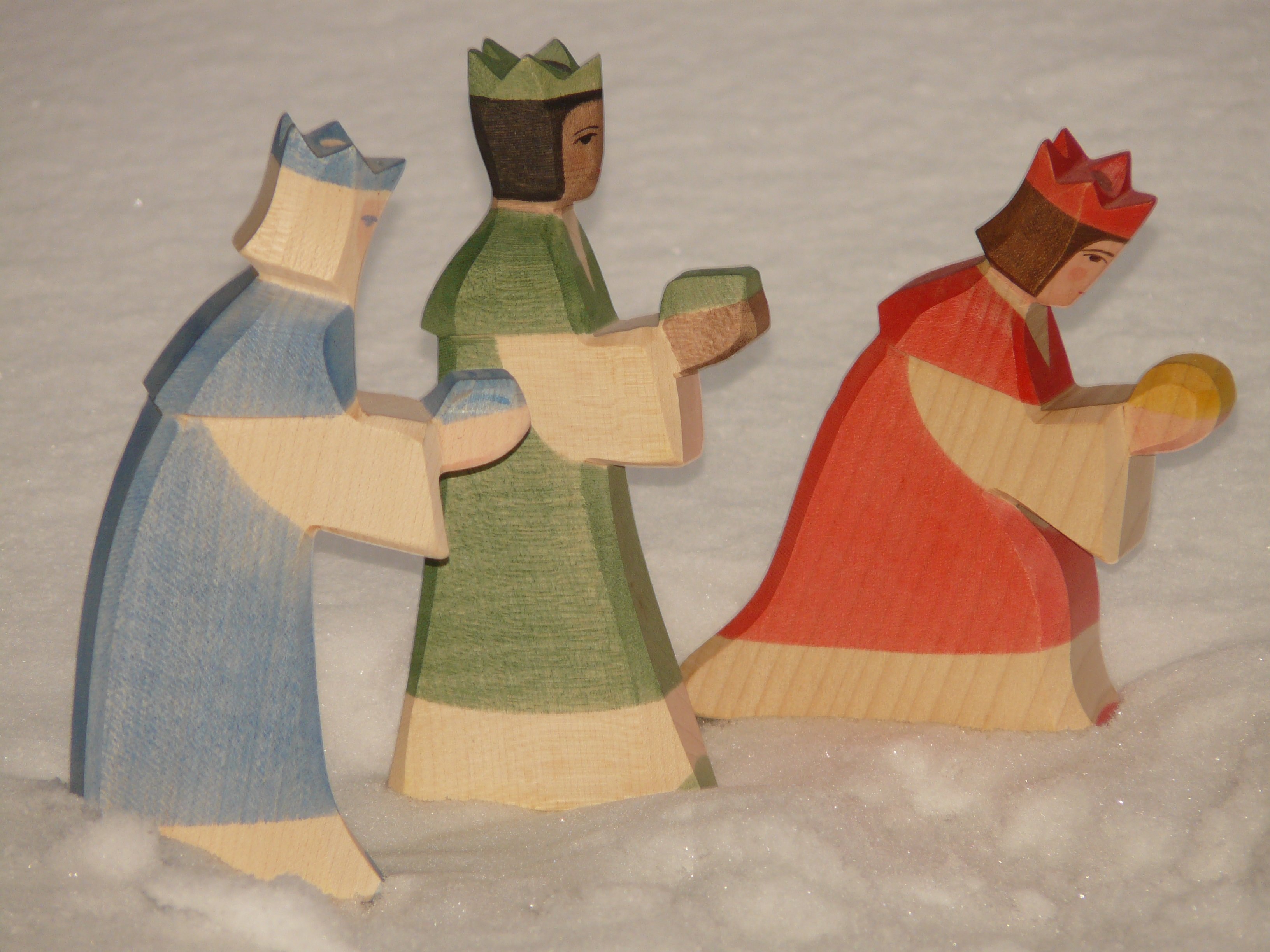 3 kings wooden figurine