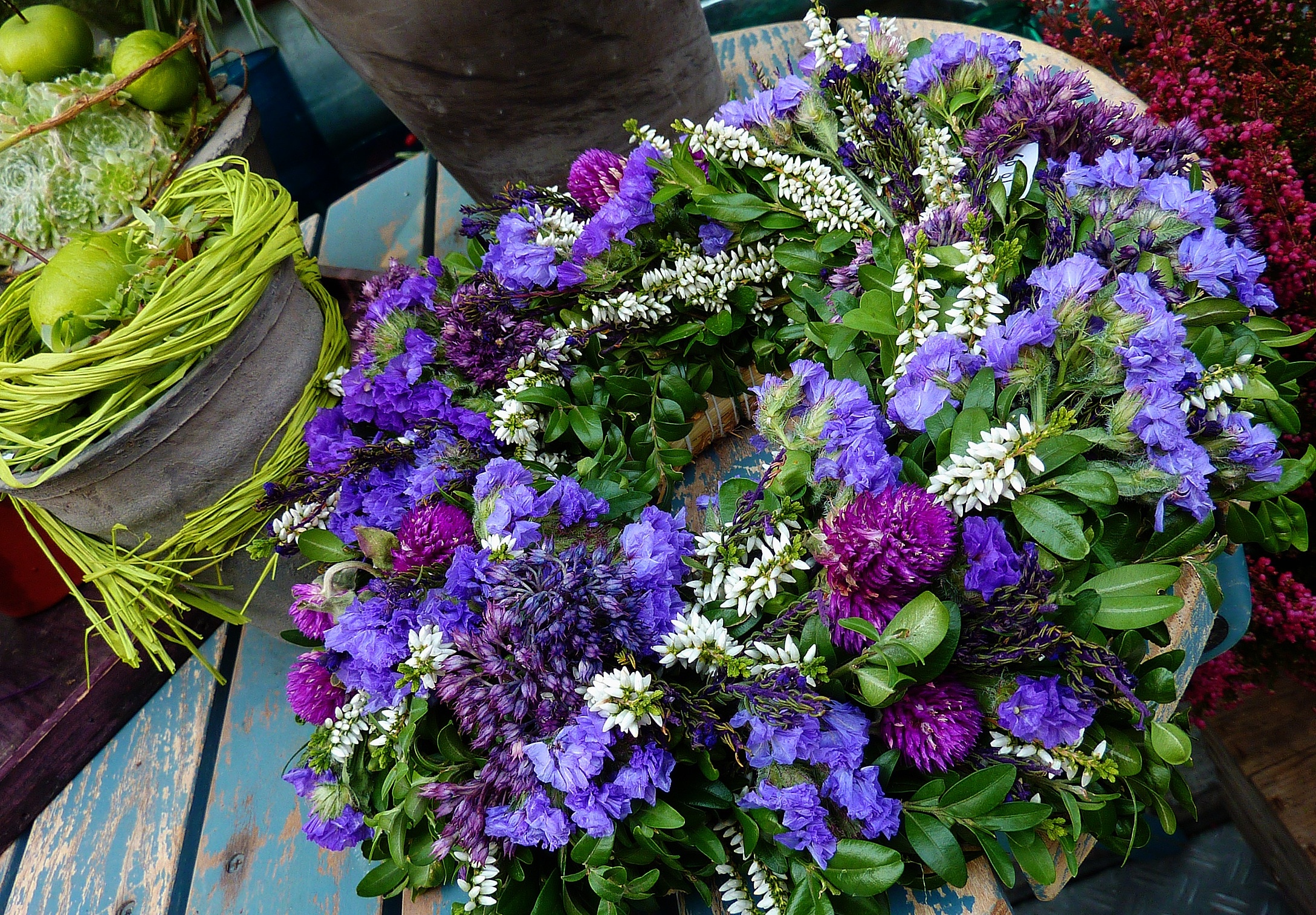 purple and blue petaled flower arrangement