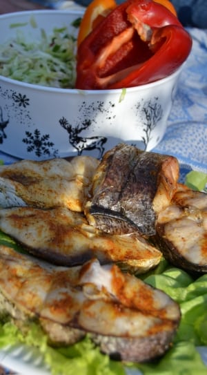 fried fish with lettuce and red pepper thumbnail