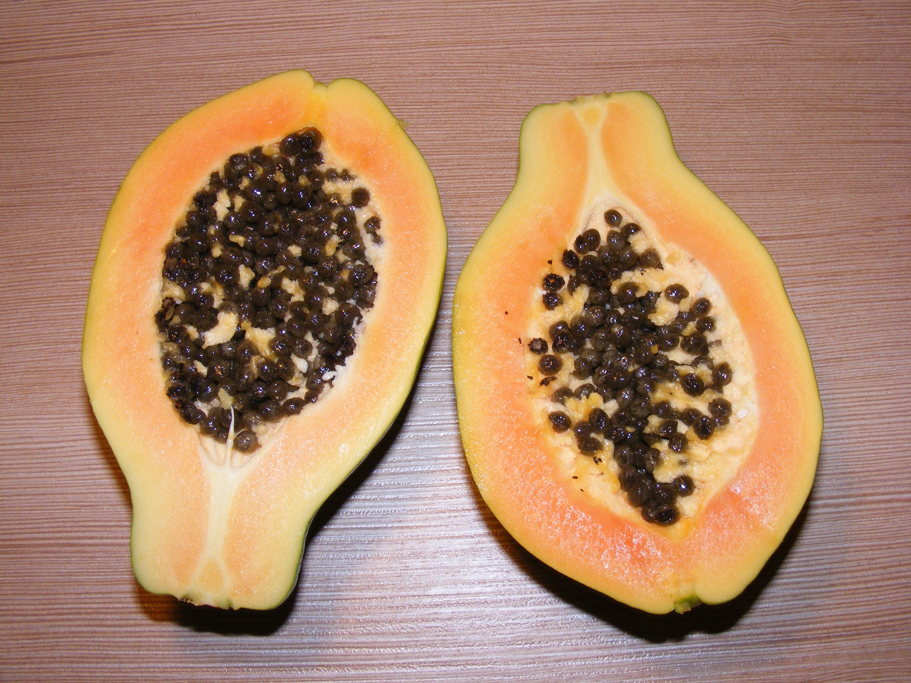 yellow and orange papaya