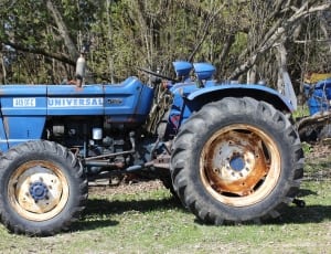 blue tractor thumbnail
