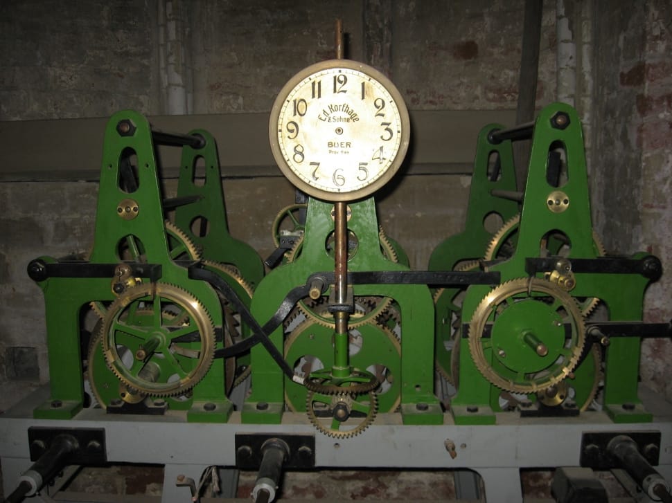 green and brass analog clock preview