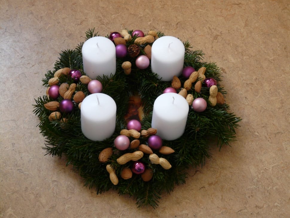 peanut and bauble advent wreath preview