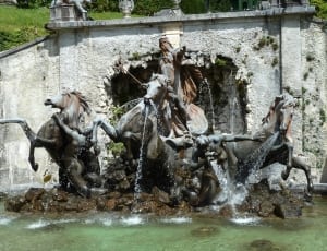 gray mustangs sculptures fountain thumbnail