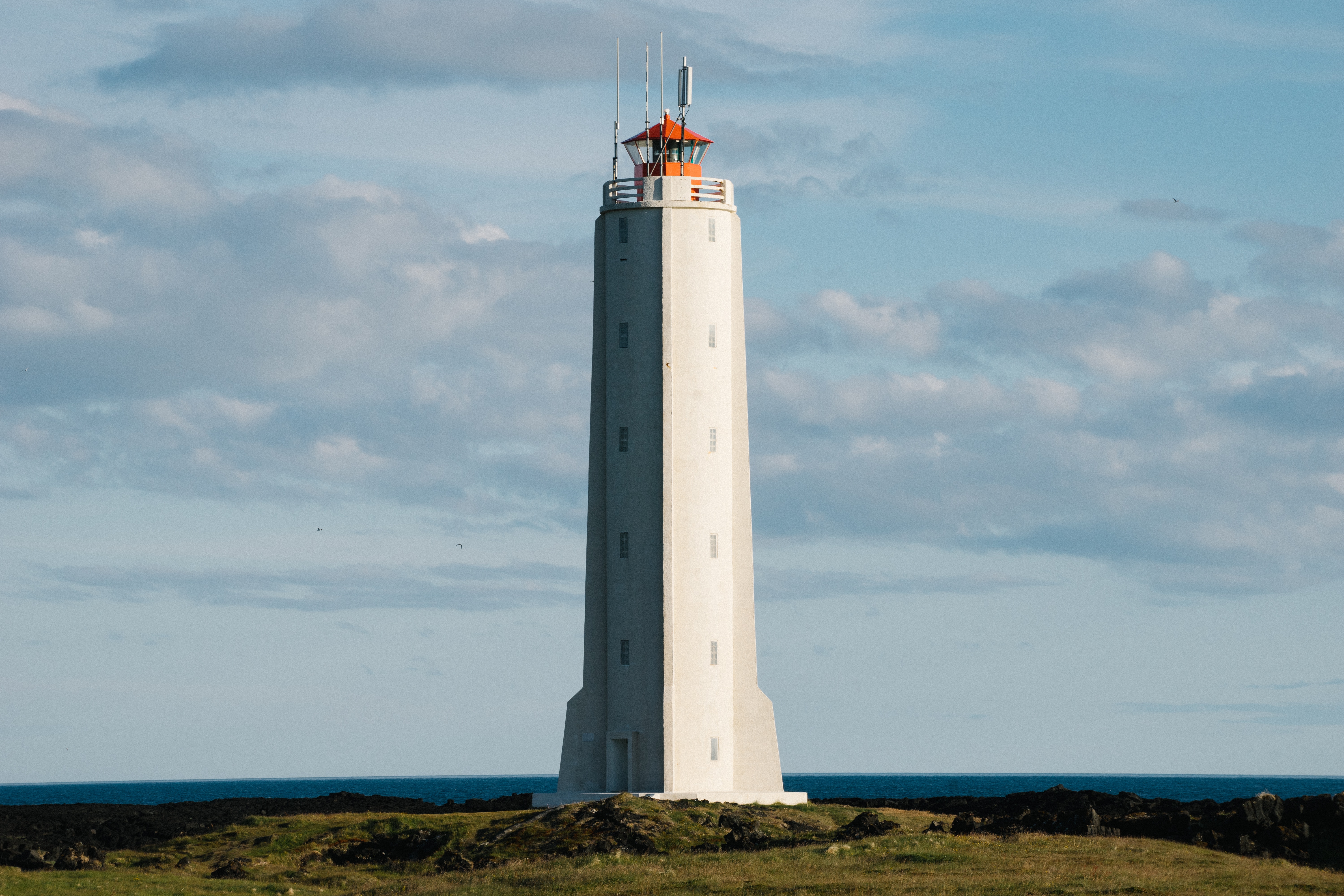 lighthouse photo during daytime
